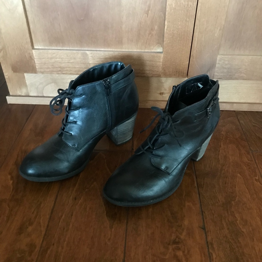 Crown Vintage Black Ankle Boots with Lace-Up Design